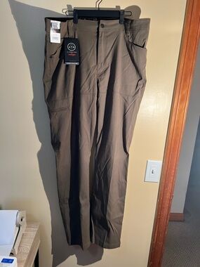 Men’s NWT Wrangler Utility Pant Straight Fit Dark Khaki Size 40x32